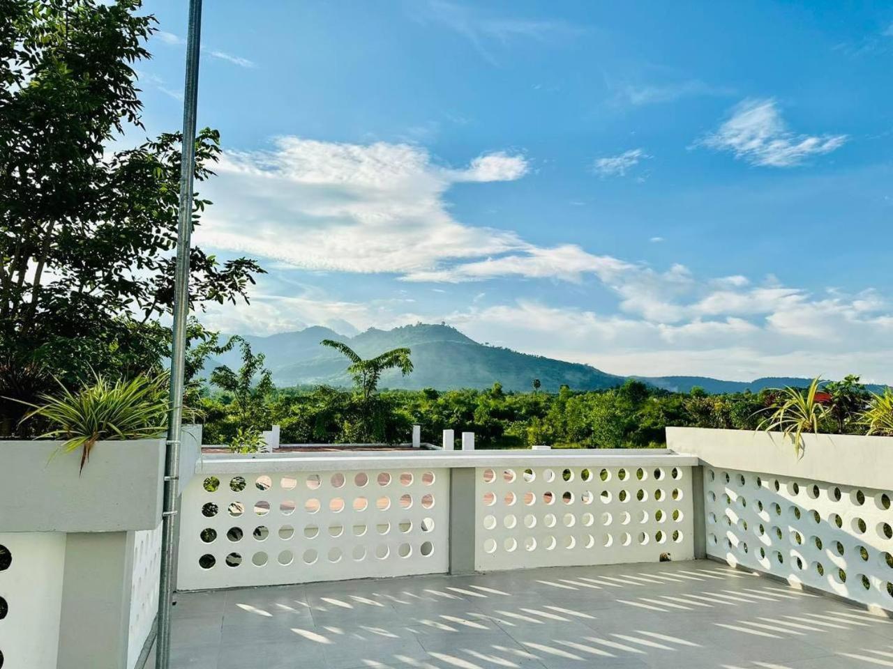 Raing Phnom Bungalow 캄폿 외부 사진